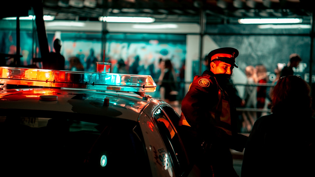 ddlaw police man lights toronto